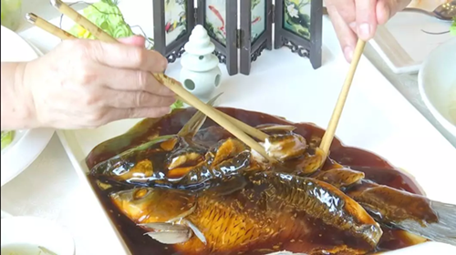 【楼外楼】七十年，杭州名菜“西湖醋鱼”变了几次身？