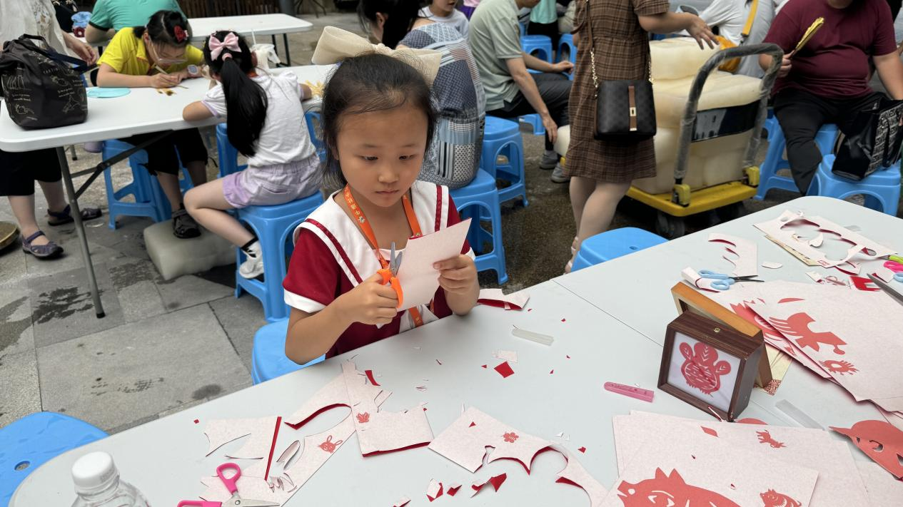 “老字号 • 中华行”了不起的国潮之细数百年老字号 ——牛通社小记者走进老字号市集