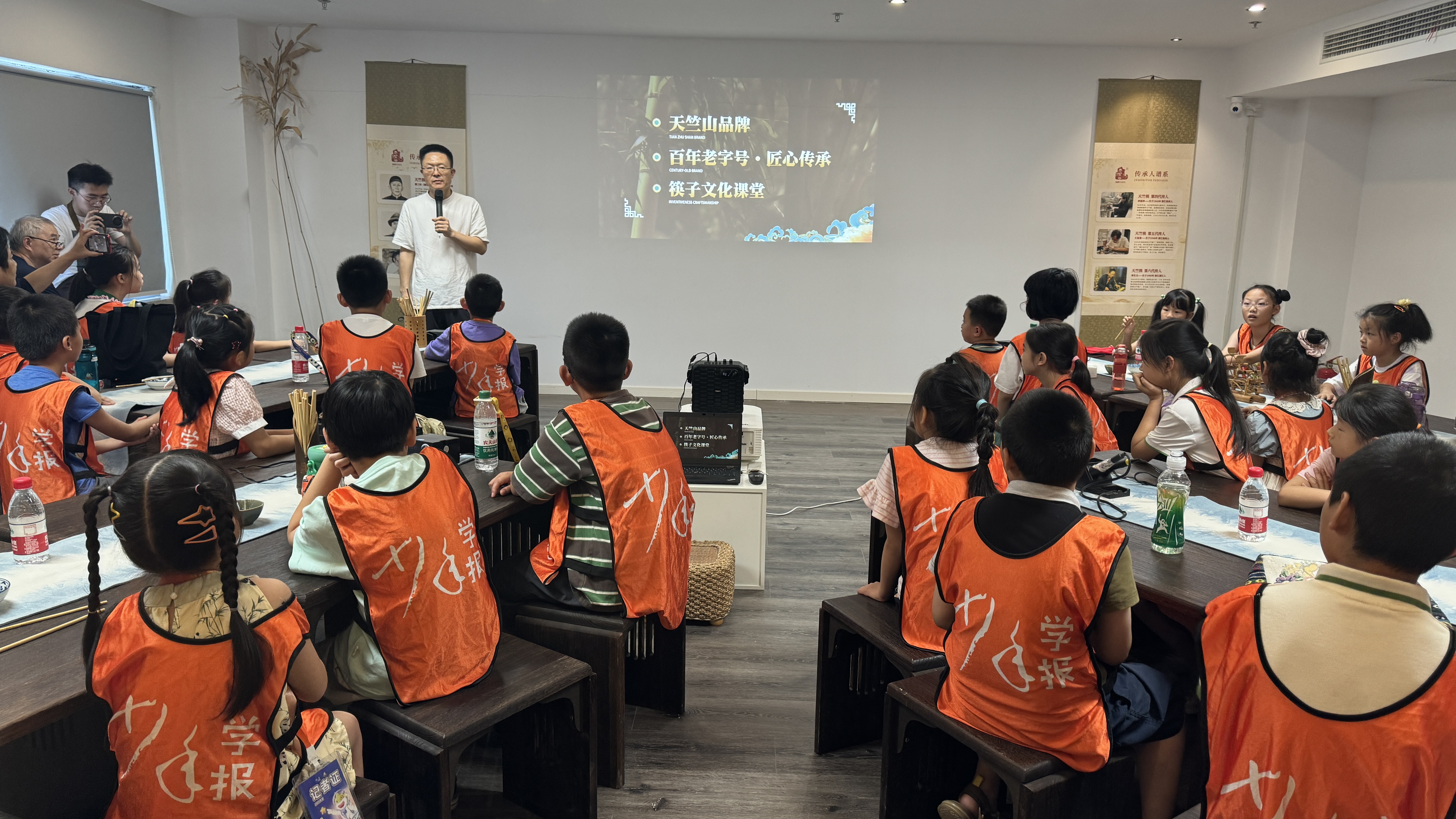 “老字号 • 中华行”了不起的国潮之细数百年老字号 ——牛通社小记者走进天竺筷工艺博物馆