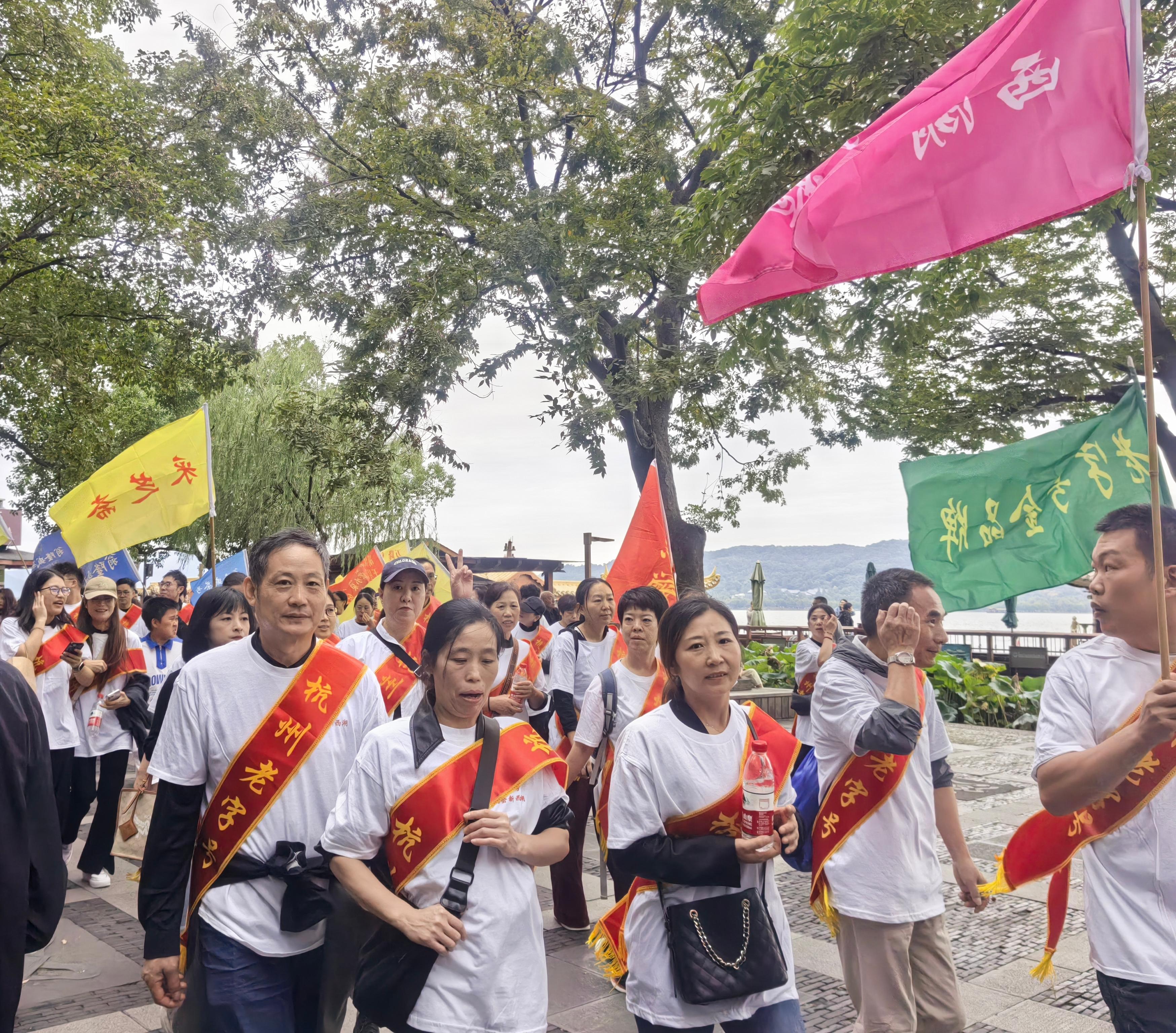 丹桂飘香柳闻莺 百年字号担使命 ——第九届杭州老字号环湖公益健身走品牌宣传活动圆满成功