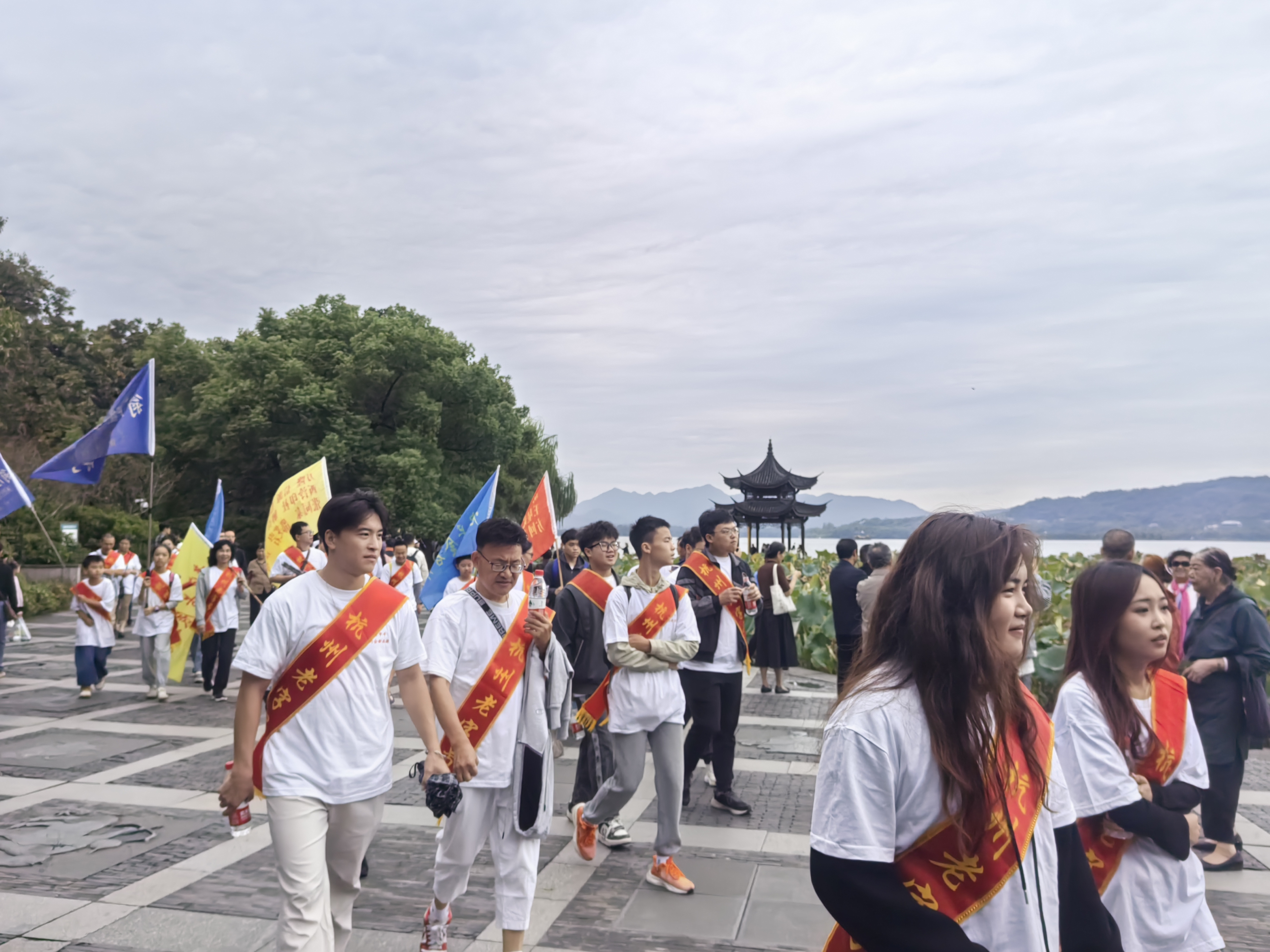 丹桂飘香柳闻莺 百年字号担使命 ——第九届杭州老字号环湖公益健身走品牌宣传活动圆满成功