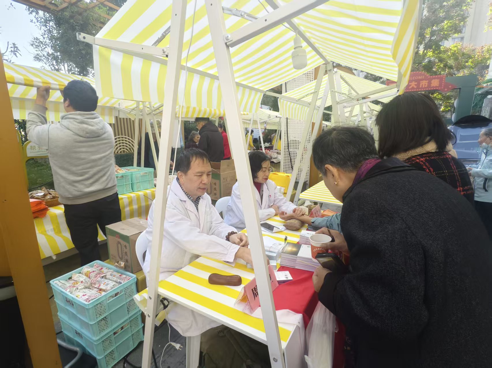 老字号来到家门口！丁兰街道重阳市集暖意融融