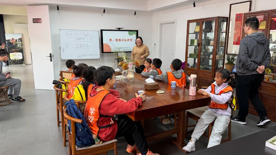 【与老字号同行 探“十五五”新程】第二期——牛通社小记者团走进杭州狮峰茶叶有限公司